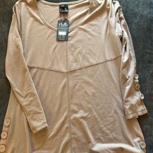 Asymmetrical top with button details